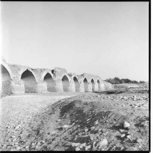 Hasht Cheshmeh Bridge