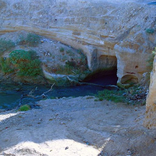 Gargar Bridge-Dam, Waterfalls