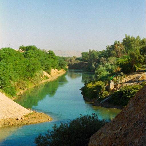 Gargar Bridge-Dam, Waterfalls