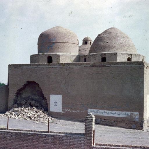 Imamzadeh Seh Gonbadan